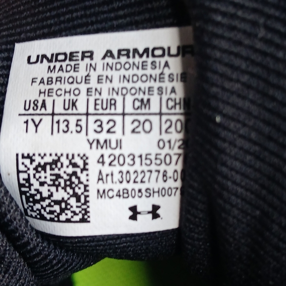 Under Armour Black/White Cleats Size 1Y Unisex - Picture 5 of 6